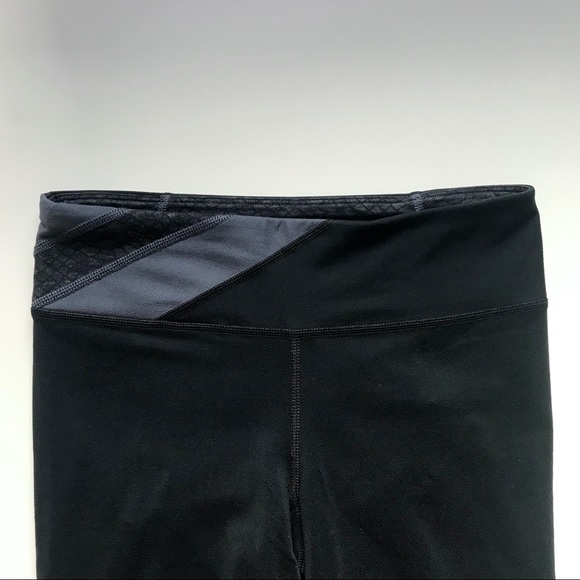 Under Armour Perfect Tight Crop Legging | Black - Picture 6 of 9